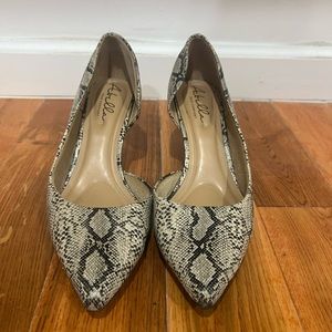 Snakeskin pointed heal